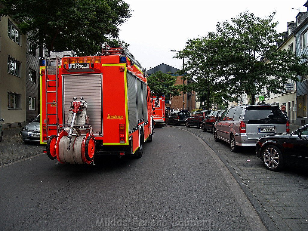 VU PKW KVB Bus Koeln Vingst Burgstr Oranienstr P27.JPG